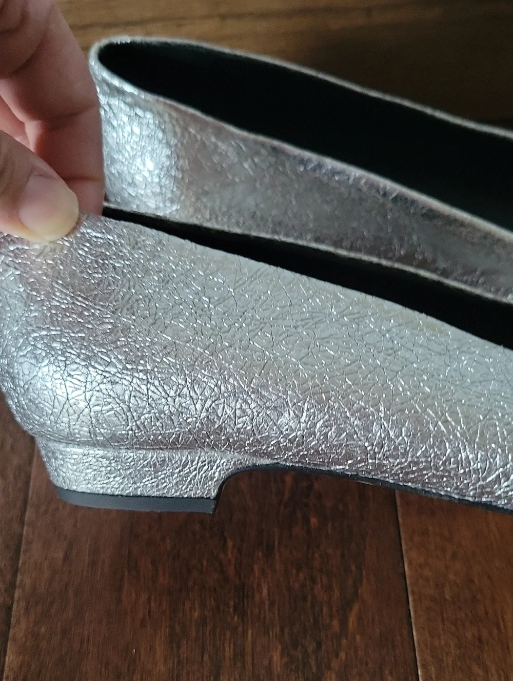 NWOT Good American The Statement Silver Crackle Pointed Ballet Flats Size 8.5